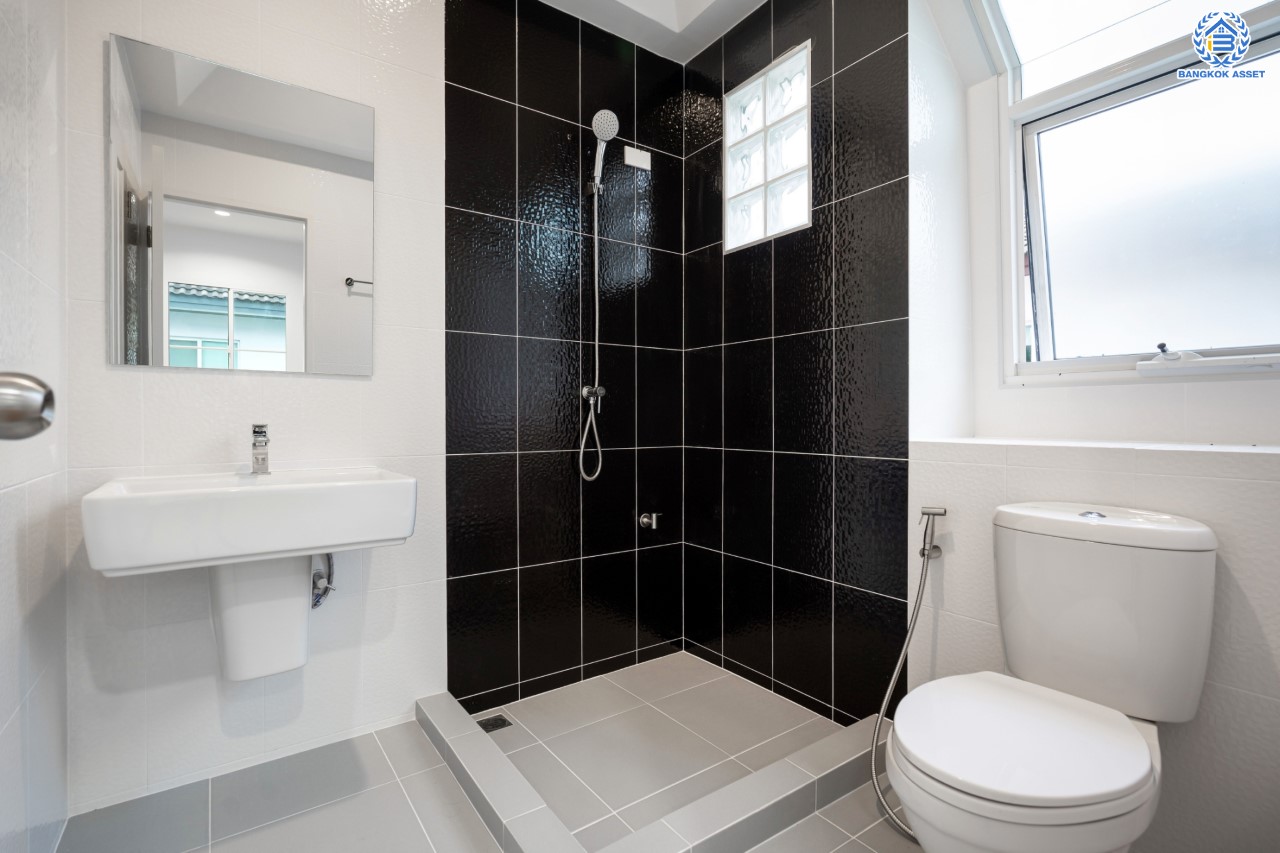 บ้านมือสองตกแต่งใหม่ ม.ชลลดา วัดลาดปลาดุก คุณภาพระดับ L&H บนเนื้อที่ 52.2 ตร.ว. ฟังก์ชัน 3 ห้องนอน 2 ห้องน้ำ 3 ที่จอดรถ บนทำเลศักยภาพ เพียง 15 นาทีถึง เซ็นทรัลเวสท์เกต ใกล้รถไฟฟ้าสายสีม่วง "สถานีคลองบางไผ่"...